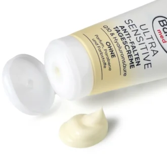 Close-up of white, fragrance-free texture of Balea Med Ultra Sensitive Q10 cream