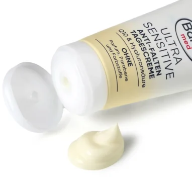 Close-up of white, fragrance-free texture of Balea Med Ultra Sensitive Q10 cream