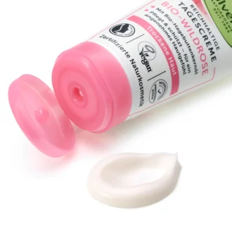 creamy texture of alverde wild rose face cream with shea butter and hyaluronic acid