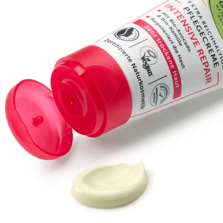 Alverde Intensive Repair Avocado Day Cream, 50ml Alverde Intensive Repair Face Cream with organic avocado oil for very dry skin