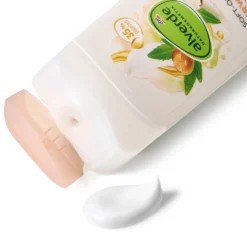 alverde Soft Oil Body balm with organic lemon verbena and shea butter 250 ml creamy texture close-up for dry skin hydration