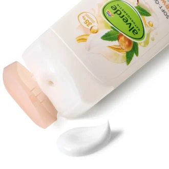 alverde Soft Oil Body balm with organic lemon verbena and shea butter 250 ml creamy texture close-up for dry skin hydration