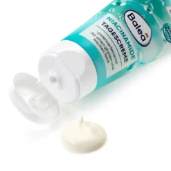 Close-up texture of Balea Niacinamide Day Cream SPF30 cream surface