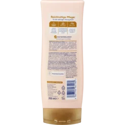 Balea Soft Oil Balm Lovely Vanilla, 200ml Creamy texture of Balea Soft Oil Balm Lovely Vanilla