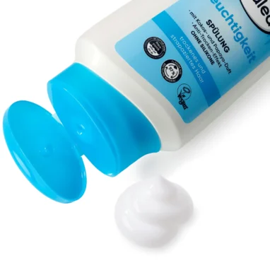 Balea Moisturizing Conditioner texture creamy detail