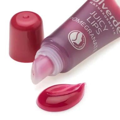 Alverde Juicy Lips Pomegranate – close-up of glossy texture with pomegranate oil sheen