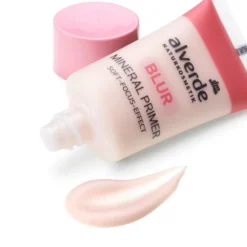 Alverde Face Primer Mineral, 30 ml mineral face primer texture light reflective pigments swatch