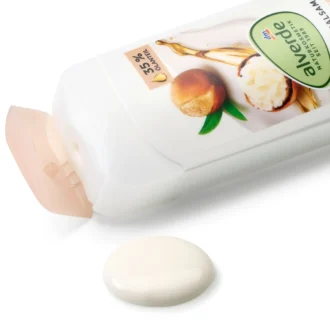 Rich texture of Alverde Soft Oil Balm for dry skin care