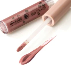 Alverde Lipgloss Nude Sensation 40, 5 ml Alverde Lipgloss Nude Sensation 40 – close-up of glossy texture with nourishing oils
