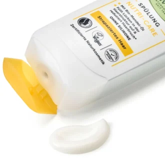 Creamy texture of alverde Nutri Care Conditioner for damaged hair