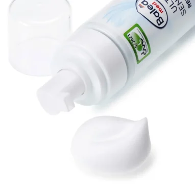 Soft and airy white foam texture of Balea Med Ultra Sensitive Cleanser