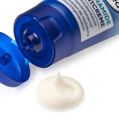 Close-up texture of Balea Niacinamide Night Cream cream surface