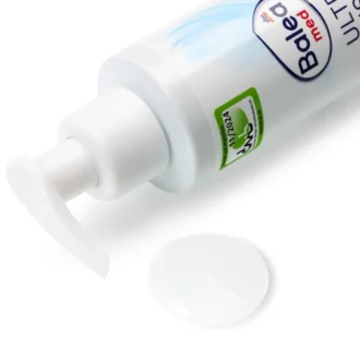 Unique clear jelly texture of Balea Med Ultra Sensitive Cleanser