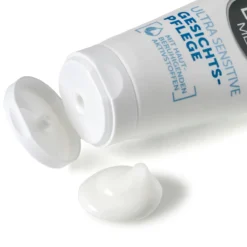 Balea MEN Ultra Sensitive Face Moisturizer, 50ml Close-up of the lightweight white gel-cream texture of Balea MEN moisturizer