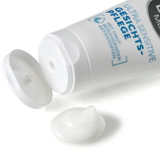 Balea MEN Ultra Sensitive Face Moisturizer, 50ml Close-up of the lightweight white gel-cream texture of Balea MEN moisturizer