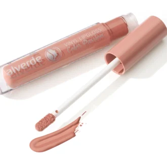 Fluid-creamy texture of alverde Vinyl Color Passion 10 lip gloss on applicator wand