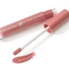 Fluid-creamy texture of alverde Vinyl Color Passion 20 lip gloss on applicator wand