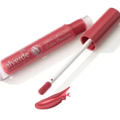 Fluid-creamy texture of alverde Vinyl Color Passion 30 lip gloss on applicator wand