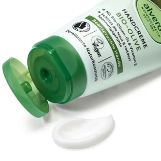 Texture of alverde Olive Hand Cream with olive oil
