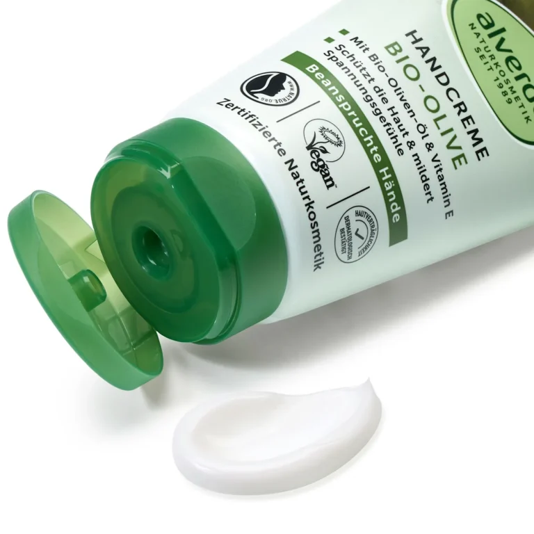 Texture of alverde Olive Hand Cream with olive oil