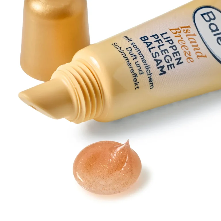 Balea Island Breeze Lip Balm 10 ml (Limited Edition) Balea Island Breeze Shimmer Lip Balm 10 ml with avocado oil, jojoba oil and shea butter - Detail