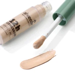 alverde Perfect Me Concealer 10 detail highlighting buildable coverage and up to 12-hour wear