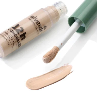 alverde Perfect Me Concealer 10 detail highlighting buildable coverage and up to 12-hour wear