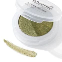 Detail view of alverde Mono Pearly Eyeshadow 31 Glowing Moss, shimmering green shade, 1.5 g